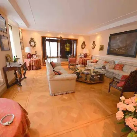 Luxury House With Private Garden *