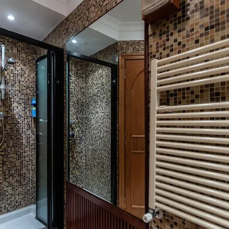 Luxury House With Private Garden 펜션