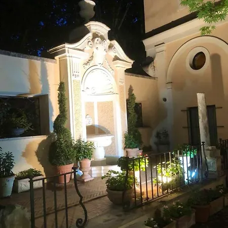 Luxury House With Private Garden 펜션 로마