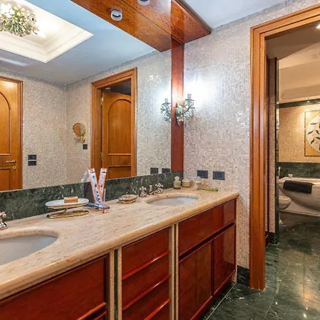 Luxury House With Private Garden Rome