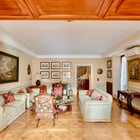 Luxury House With Private Garden 펜션 *