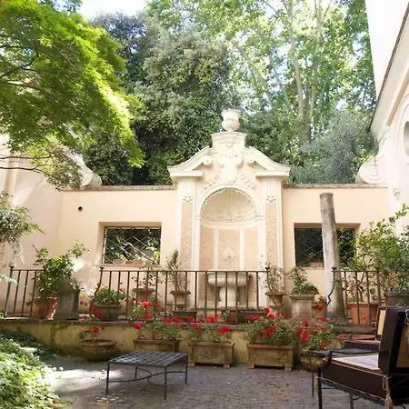 Luxury House With Private Garden 펜션 로마