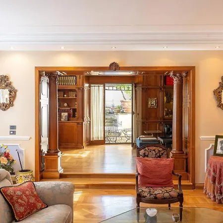 Luxury House With Private Garden Holiday home Rome