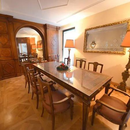 Luxury House With Private Garden 펜션