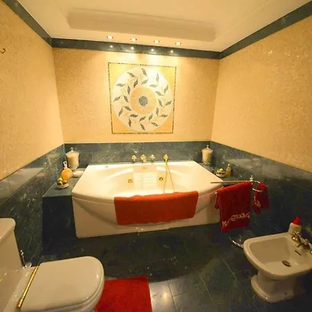 Luxury House With Private Garden 펜션 로마