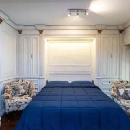Holiday home Luxury House With Private Garden