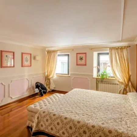 Luxury House With Private Garden Holiday home Rome