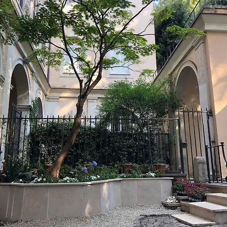 Luxury House With Private Garden 펜션